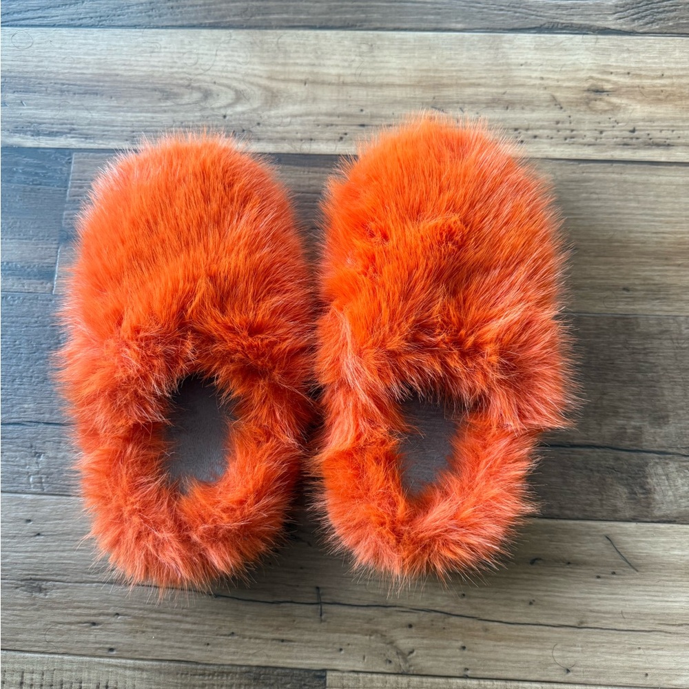 Bright Orange Fluffy Slippers🧡